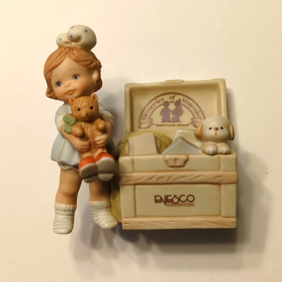NIB Porcelain "Girl with toy chest" #527300 - Picture 1 of 8